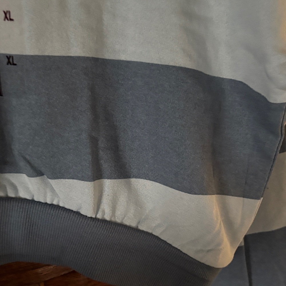 Striped Blue Cropped Sweatshirt with Strawberry Shortcake Design - Picture 5 of 7